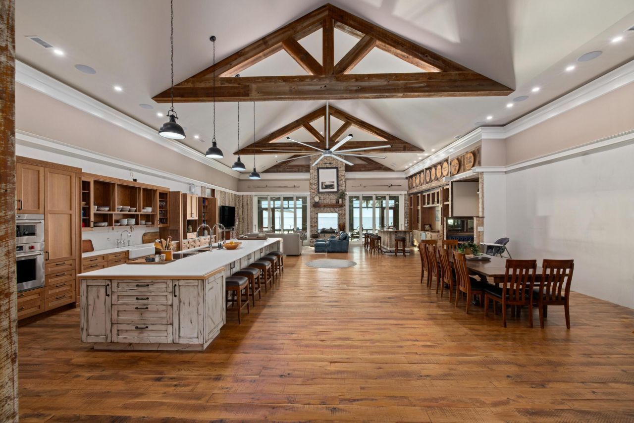 911 Butter Road Photo 2