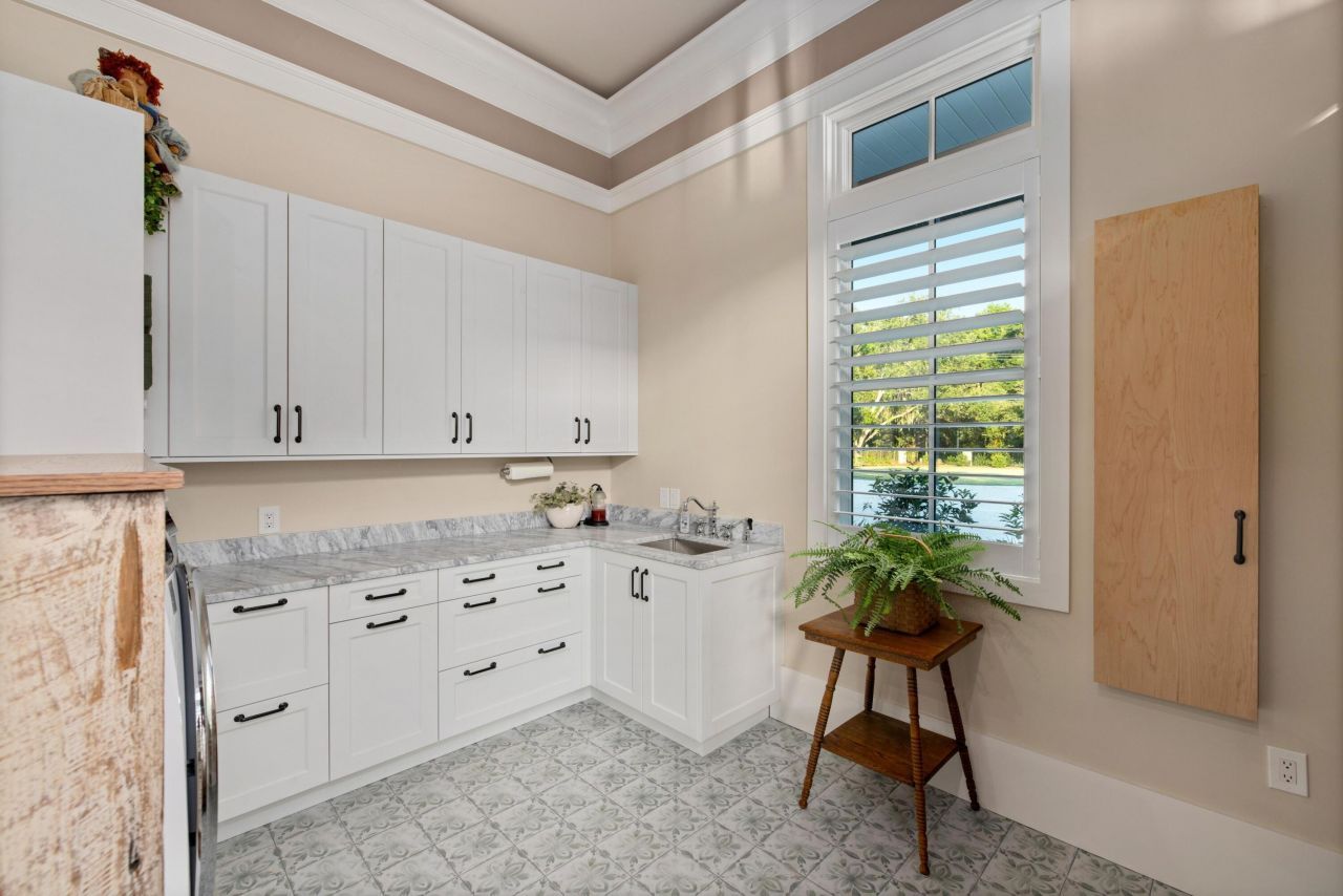 911 Butter Road Photo 36