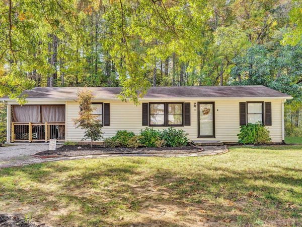 55 Beachview LN, Troutville, VA 24175