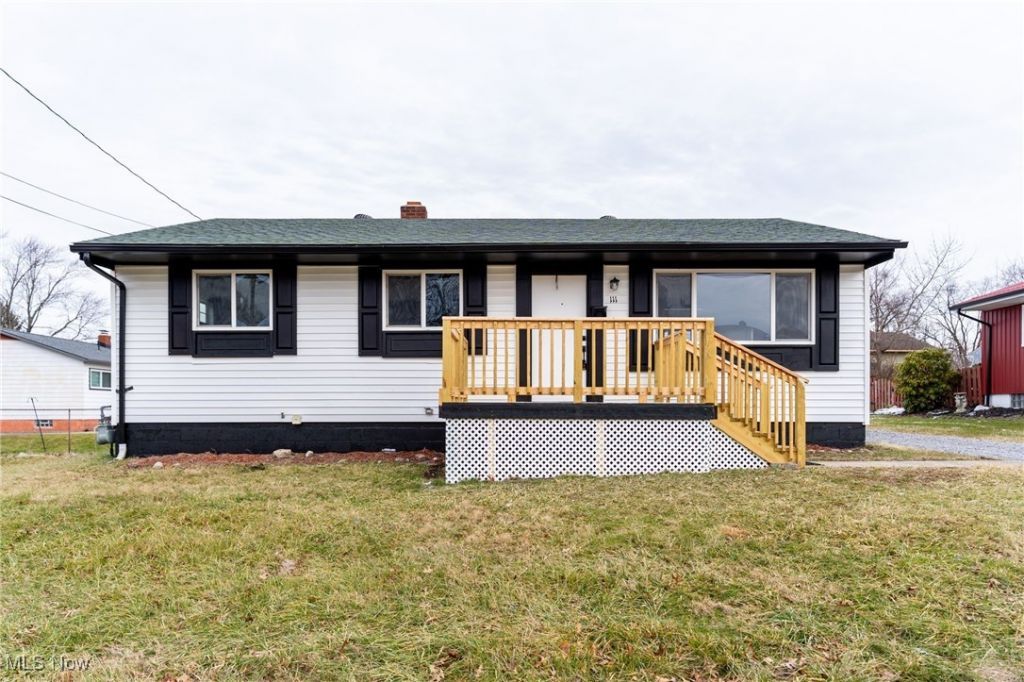 111 Bassett Lane, Youngstown, OH 44505 Main Photo