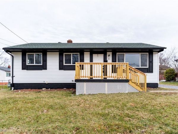 111 Bassett Lane, Youngstown, OH 44505