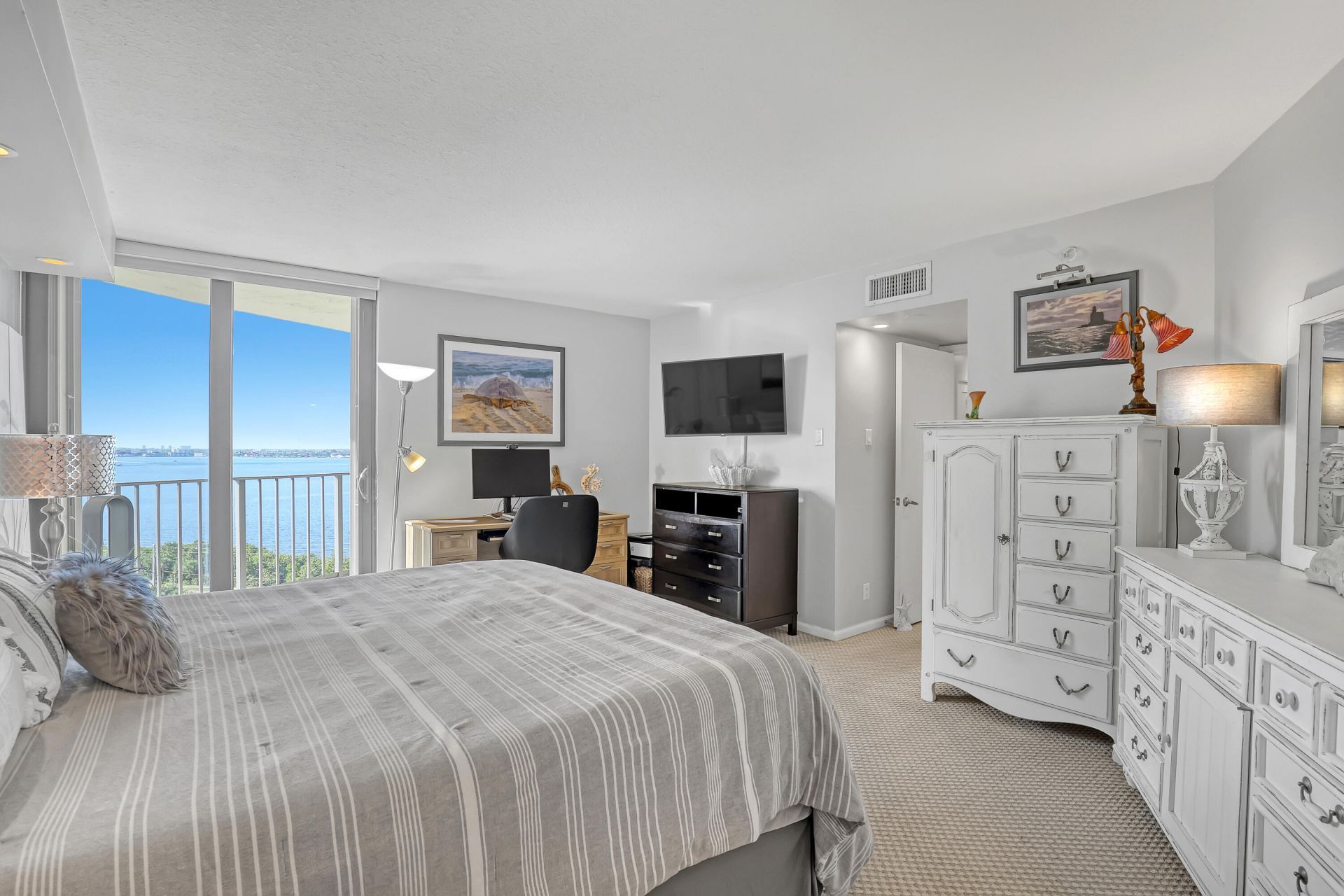 5420 N Ocean Drive, Unit 1106, Singer Island, FL 33404 Photo