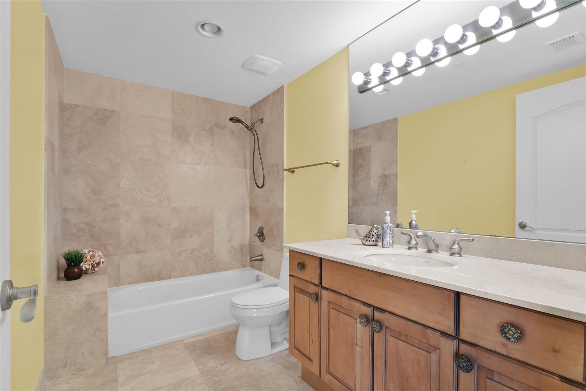 9 NE 20th Avenue, Unit 403, Deerfield Beach, FL 33441 Photo