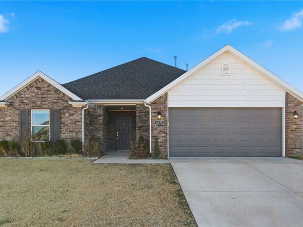 4375 Topeka Avenue, Fayetteville, AR 72704