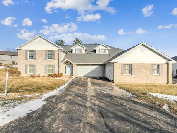 3255 Lake Ridge Drive, Unit A, Dubuque, IA 52003