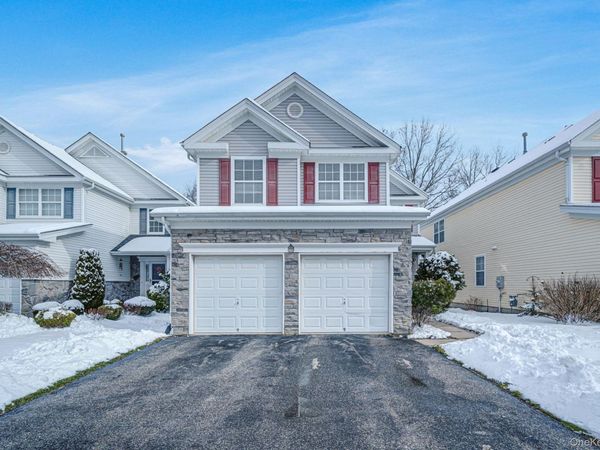48 Kate Circle, Middle Island, NY 11953