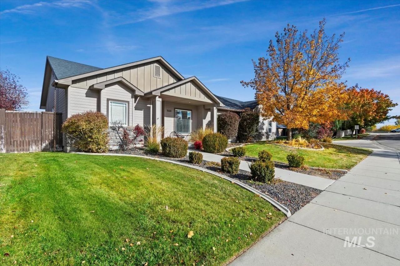 1660 W Tumble Creek Drive, Meridian, ID 83646 Main Photo