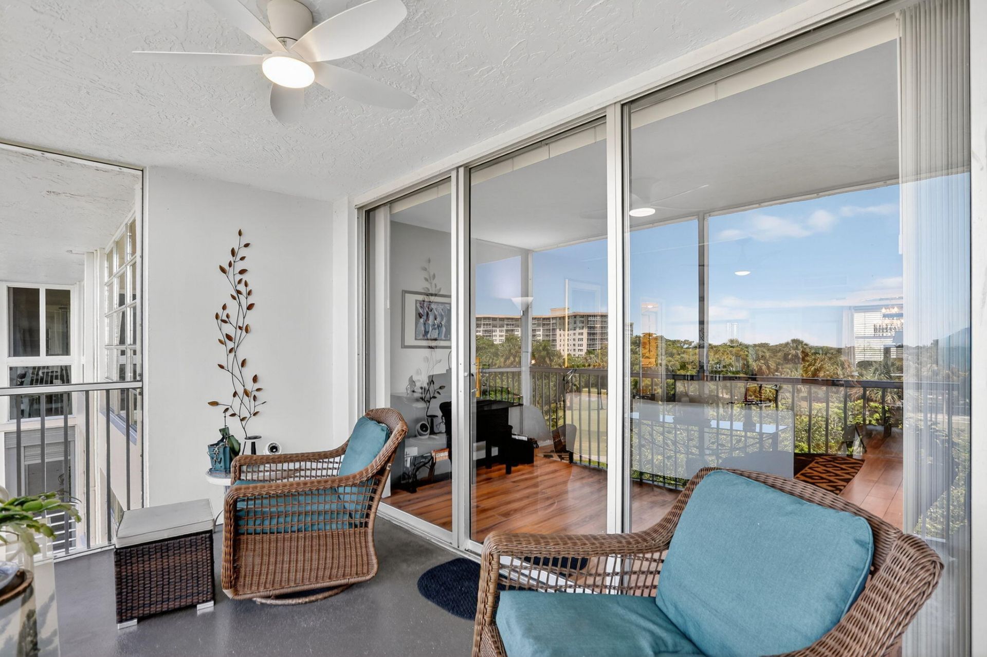 3960 Oaks Clubhouse Drive, Unit 504, Pompano Beach, FL 33069 Photo