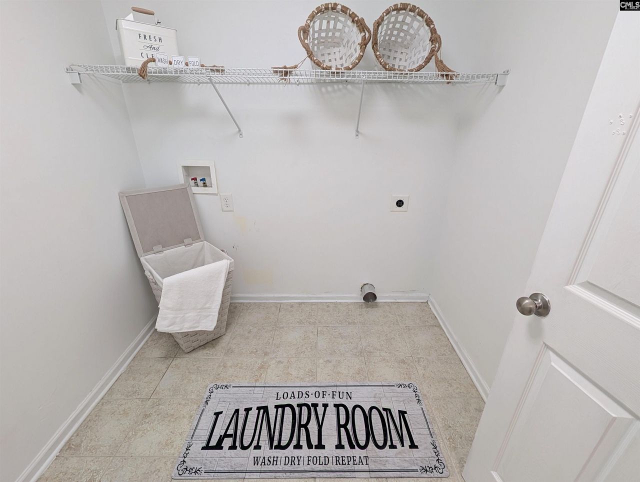 633 Chaterelle Way Photo 40