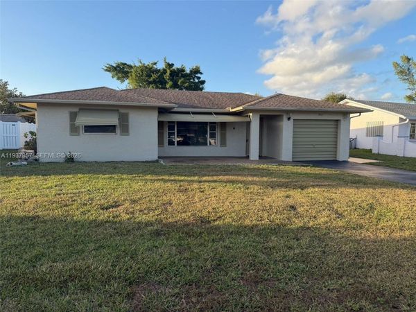 9507 NW 80th Ct, Tamarac, FL 33321