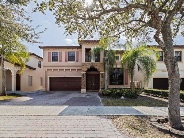 685 SE 37th Pl, Homestead, FL 33033