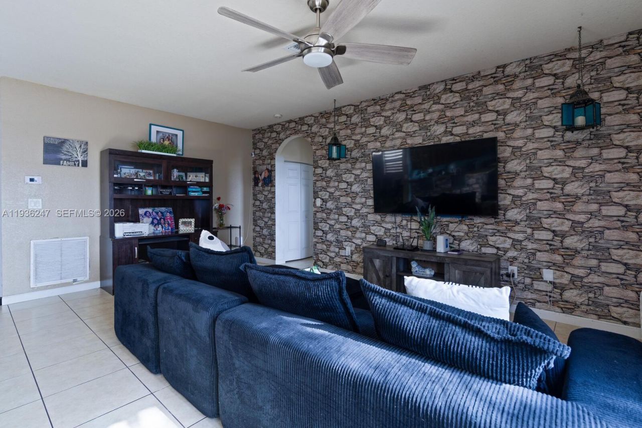 685 SE 37th Pl, Homestead, FL 33033 Photo