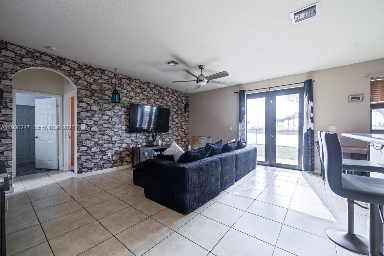 685 SE 37th Pl, Homestead, FL 33033 Photo