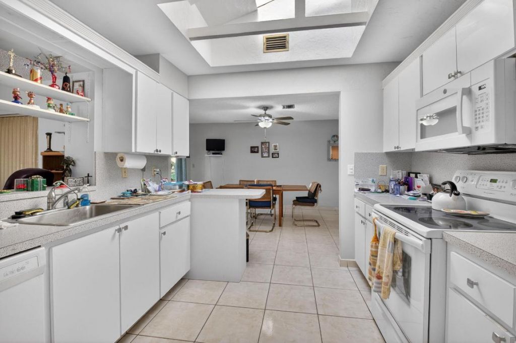 738 NW 24th Avenue, Delray Beach, FL 33445 Photo