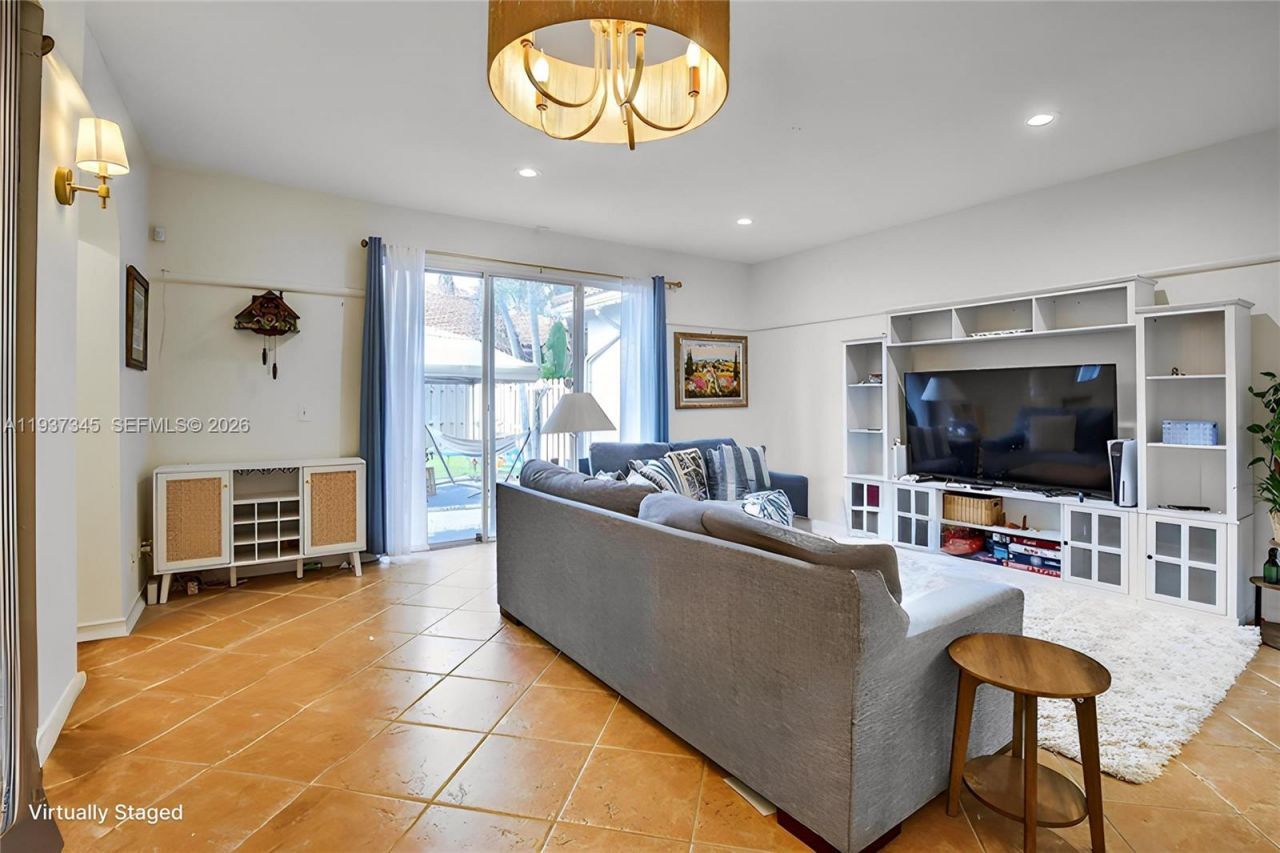 13174 NW 9th Ct, Pembroke Pines, FL 33028 Photo