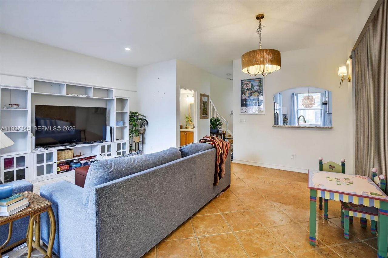 13174 NW 9th Ct, Pembroke Pines, FL 33028 Photo