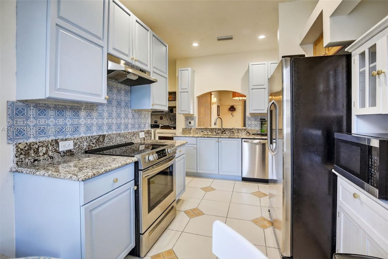 13174 NW 9th Ct, Pembroke Pines, FL 33028 Photo