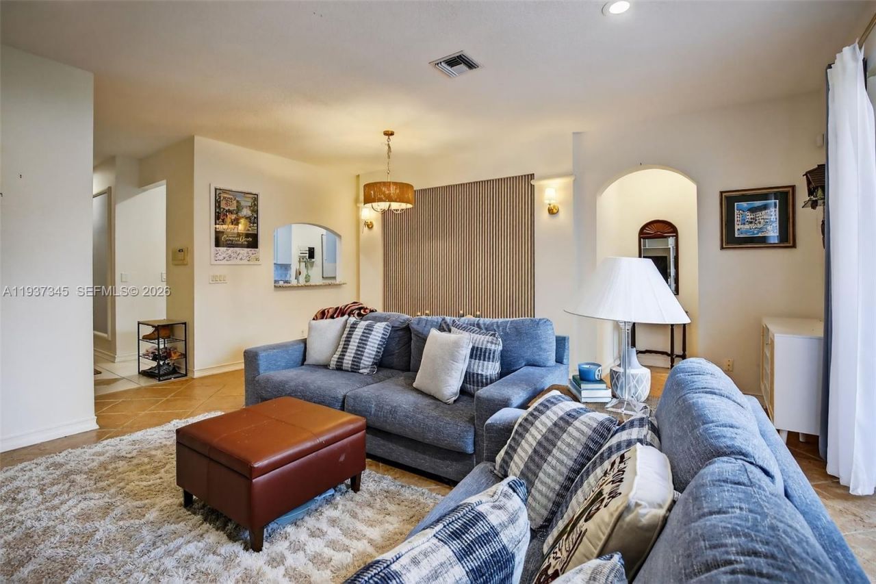 13174 NW 9th Ct, Pembroke Pines, FL 33028 Photo