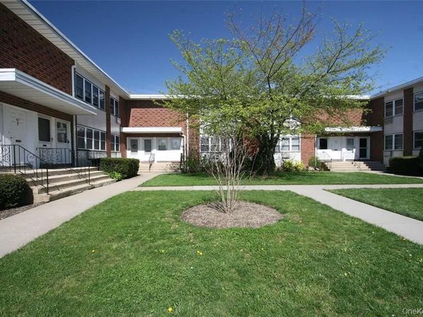 139 Farber Drive, Unit 139, West Babylon, NY 11704