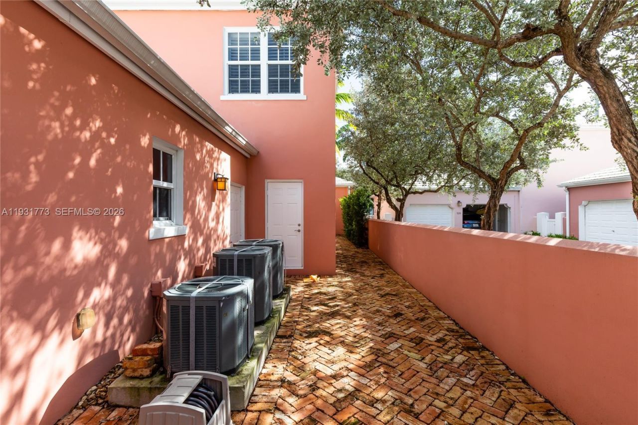 510 Loretto Ave, Unit 26, Coral Gables, FL 33146 Photo