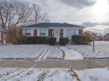 17006 Juliana Avenue, Eastpointe, MI 48021