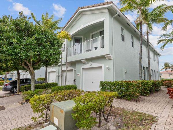 3067 Laurel Ridge Cir, Riviera Beach, FL 33404