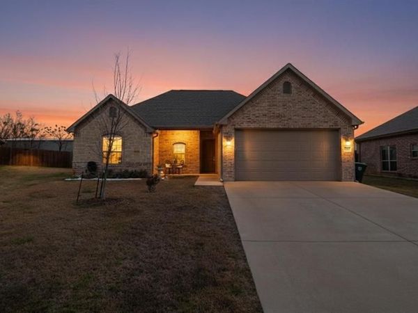 129 Oak Springs Loop, Mabank, TX 75156