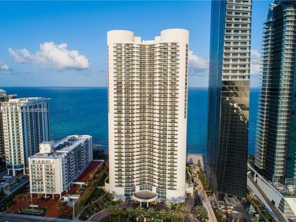 17201 Collins Ave, Unit 1704, Sunny Isles Beach, FL 33160