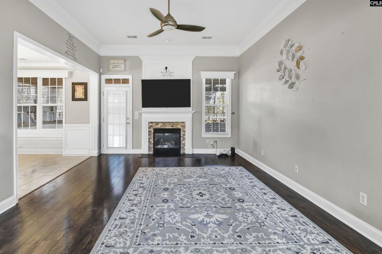 281 Castlebury Drive Photo 9