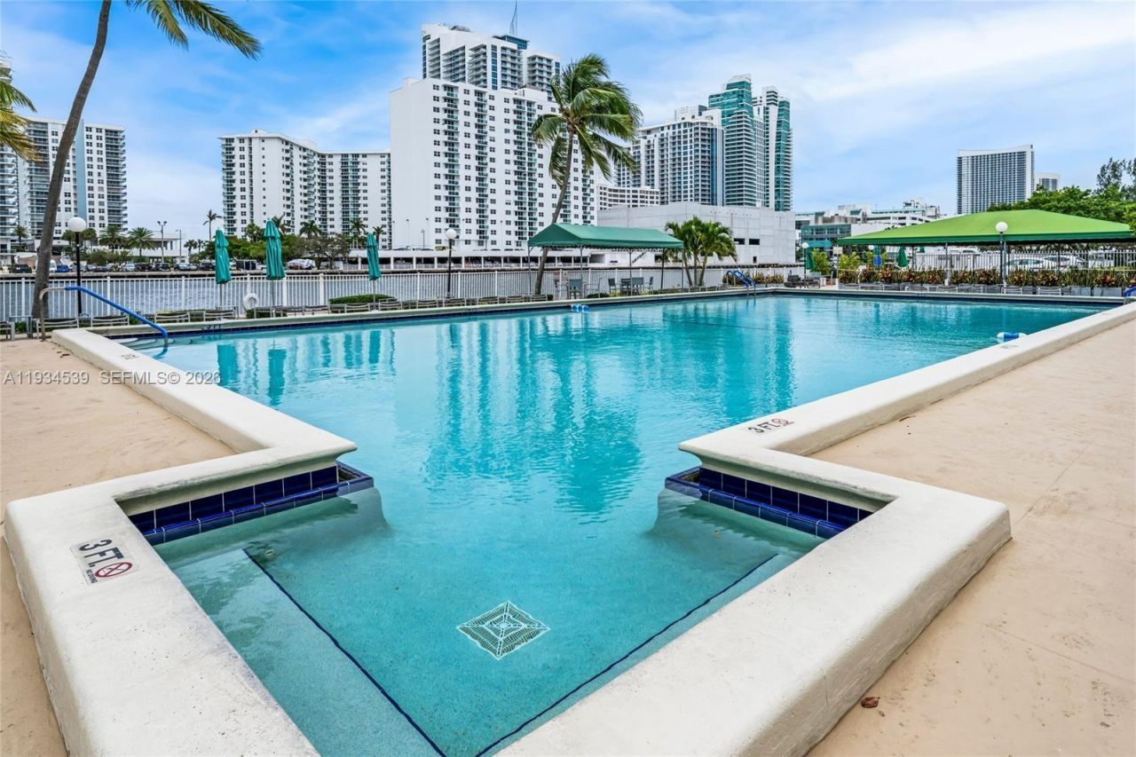 1000 Parkview Dr, Unit 107, Hallandale Beach, FL 33009 Photo
