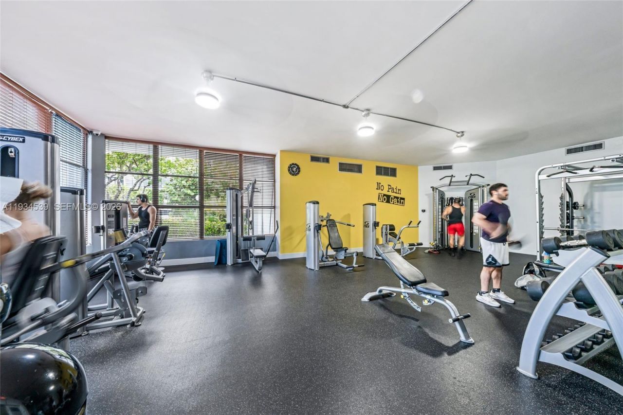 1000 Parkview Dr, Unit 107, Hallandale Beach, FL 33009 Photo