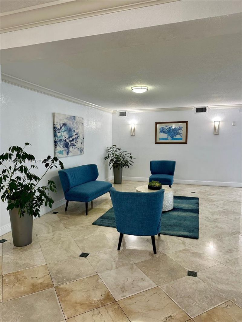 1000 Parkview Dr, Unit 107, Hallandale Beach, FL 33009 Photo