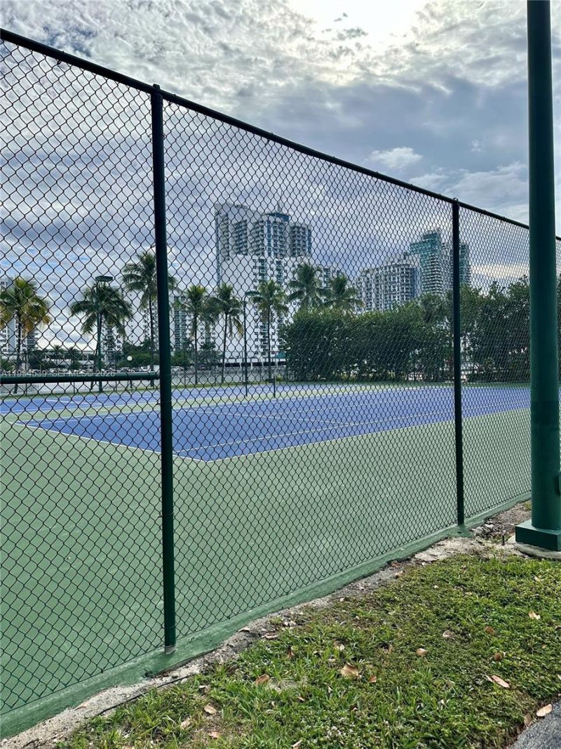 1000 Parkview Dr, Unit 107, Hallandale Beach, FL 33009 Photo