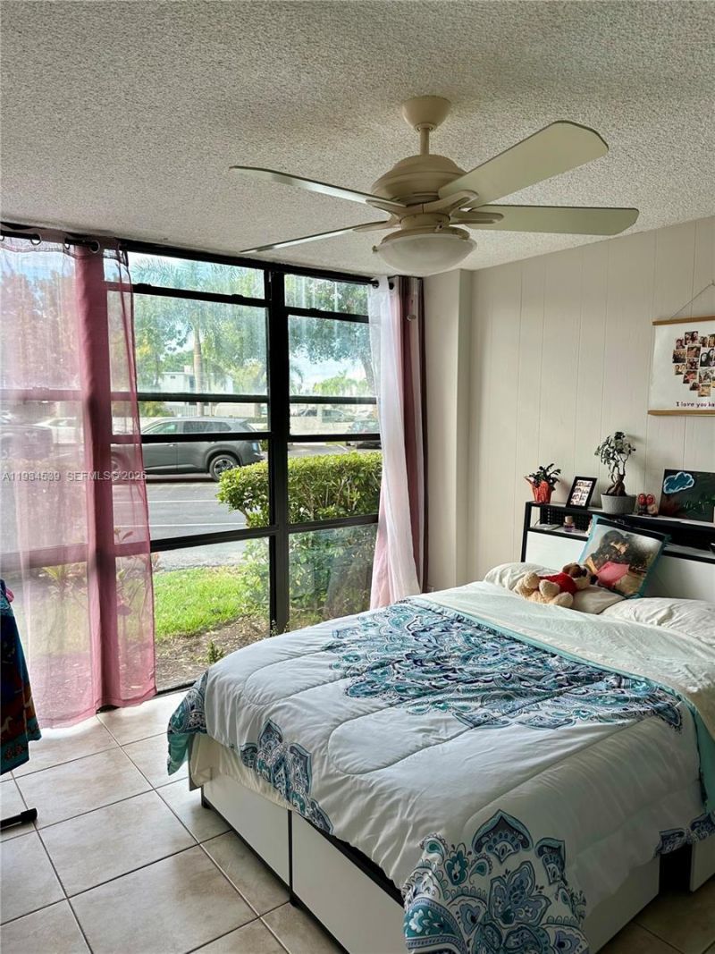 1000 Parkview Dr, Unit 107, Hallandale Beach, FL 33009 Photo