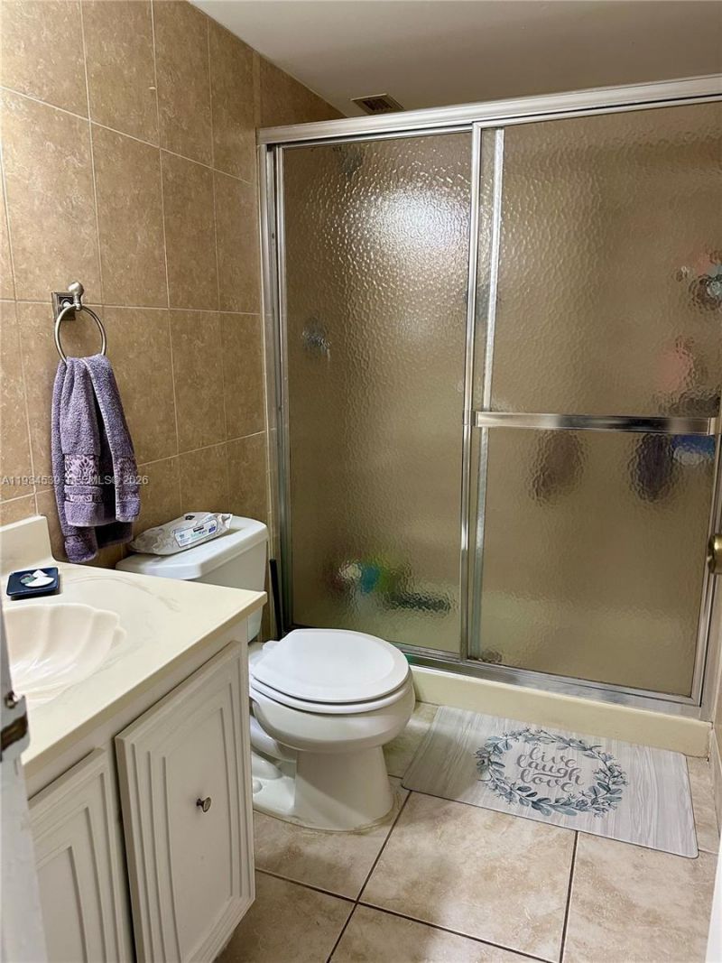 1000 Parkview Dr, Unit 107, Hallandale Beach, FL 33009 Photo