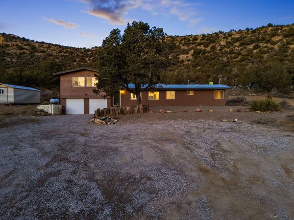 145 Rincon Lp Road, Tijeras, NM 87059