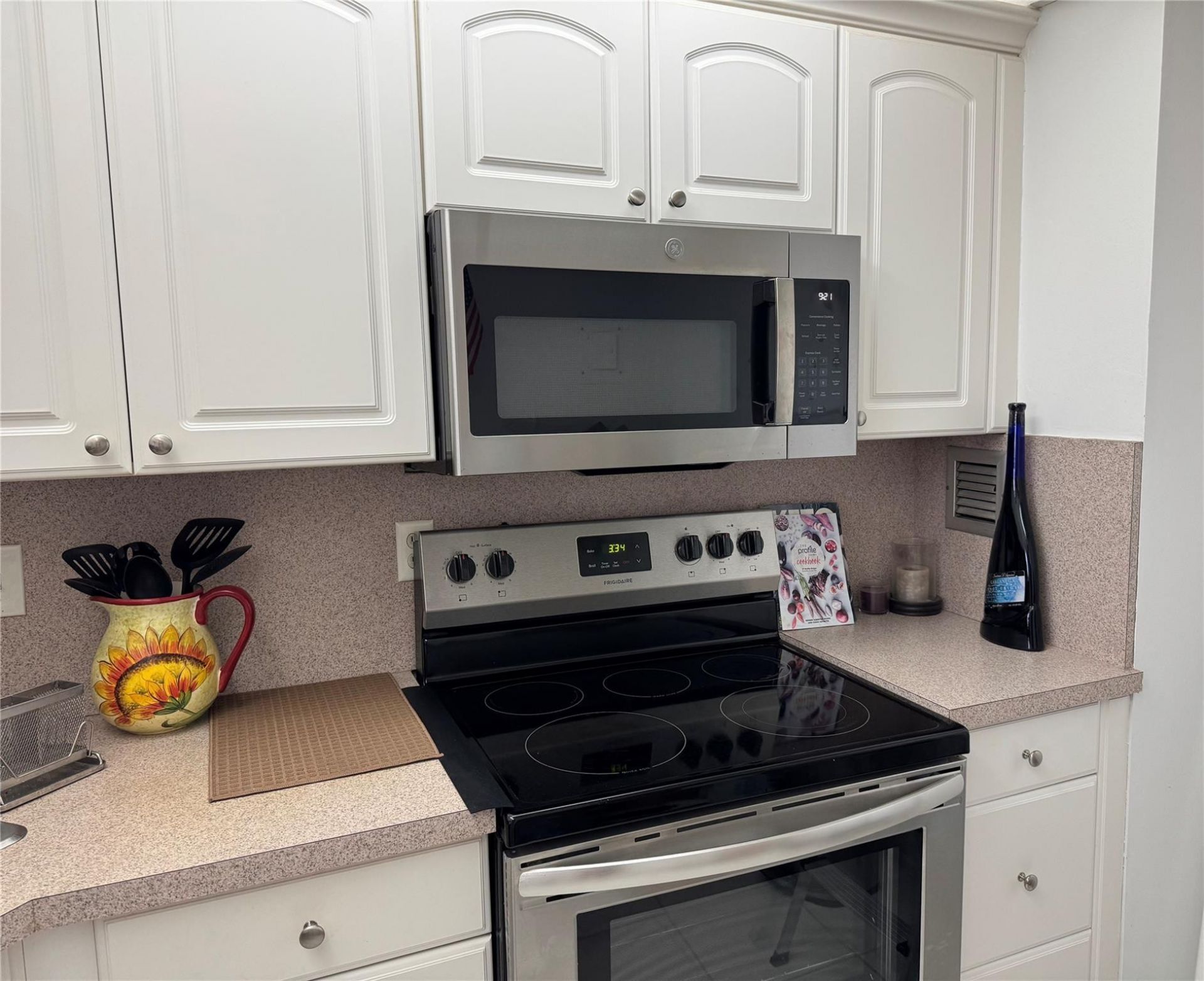 3015 N Ocean Boulevard, Unit 19E, Fort Lauderdale, FL 33308 Photo