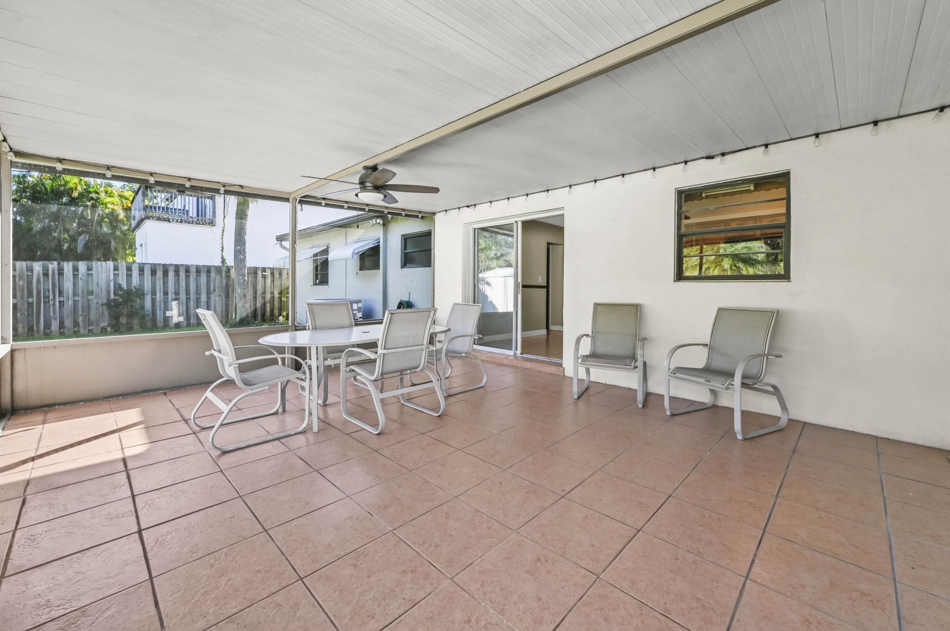 105 NE 2nd Place, Dania Beach, FL 33004 Photo