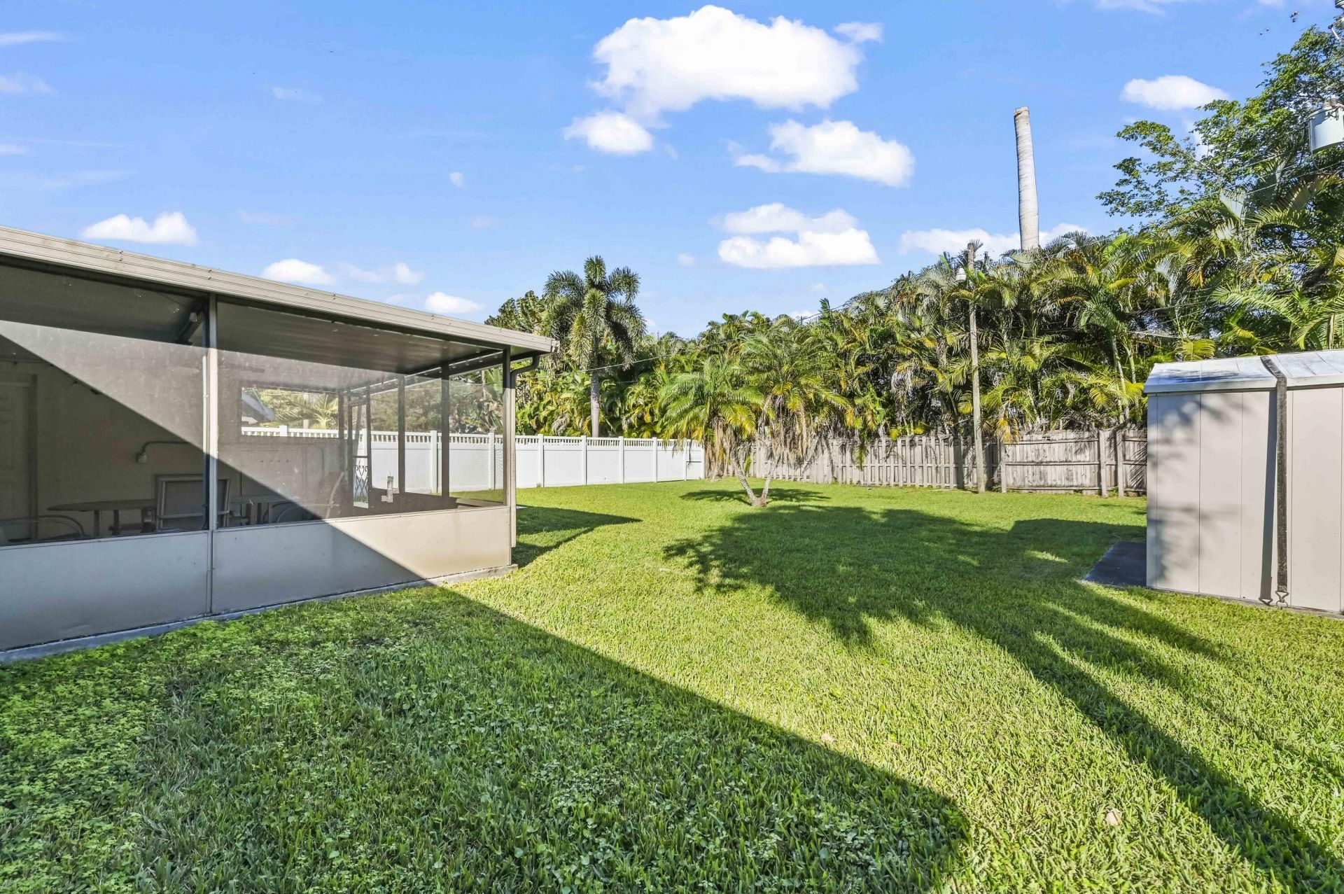 105 NE 2nd Place, Dania Beach, FL 33004 Photo