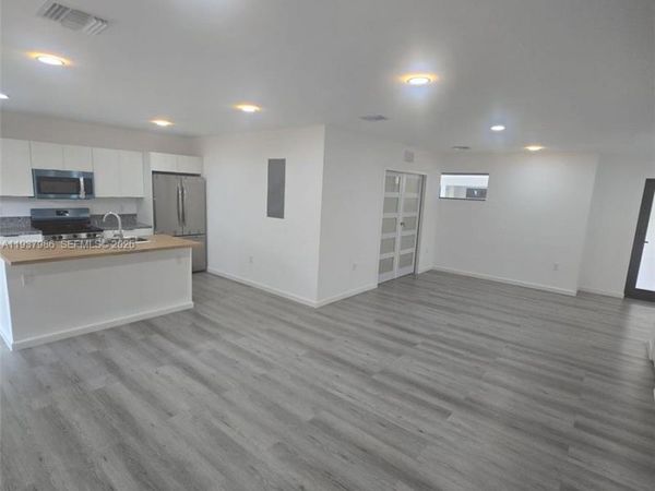 568 NW 7th St, Florida City, FL 33034