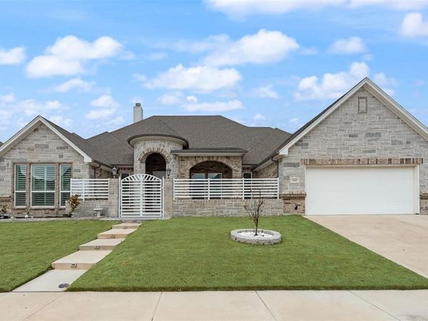 1424 Silent Springs Drive, Fort Worth, TX 76052