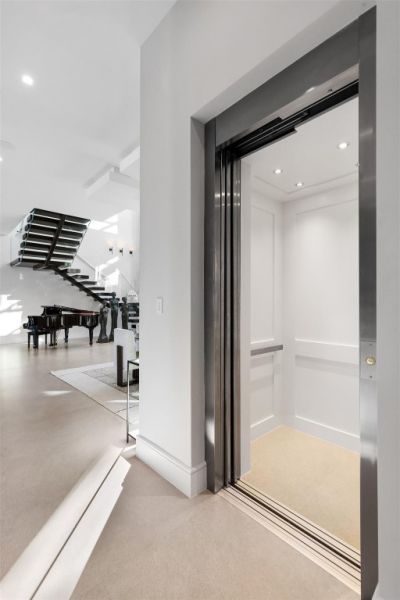 100 Royal Palm Drive, Fort Lauderdale, FL 33301 Photo