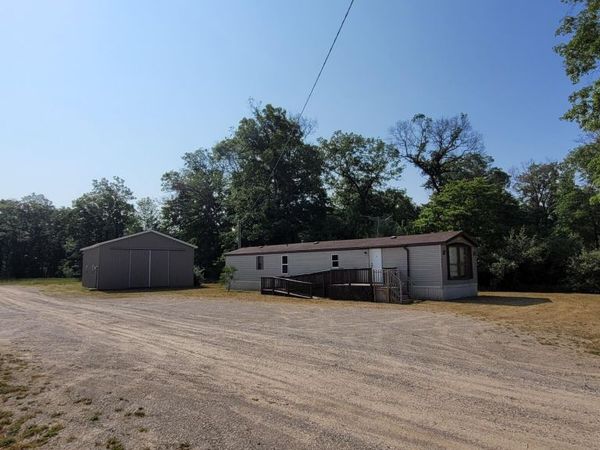 6634 N Woodbridge Road, White Cloud, MI 49349