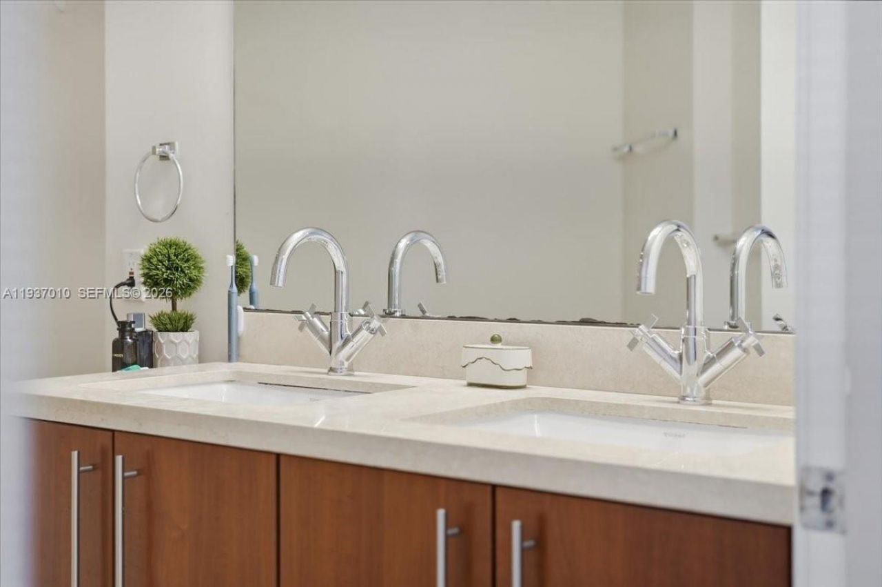 1111 SW 1st Ave, Unit 2420-N, Miami, FL 33130 Photo