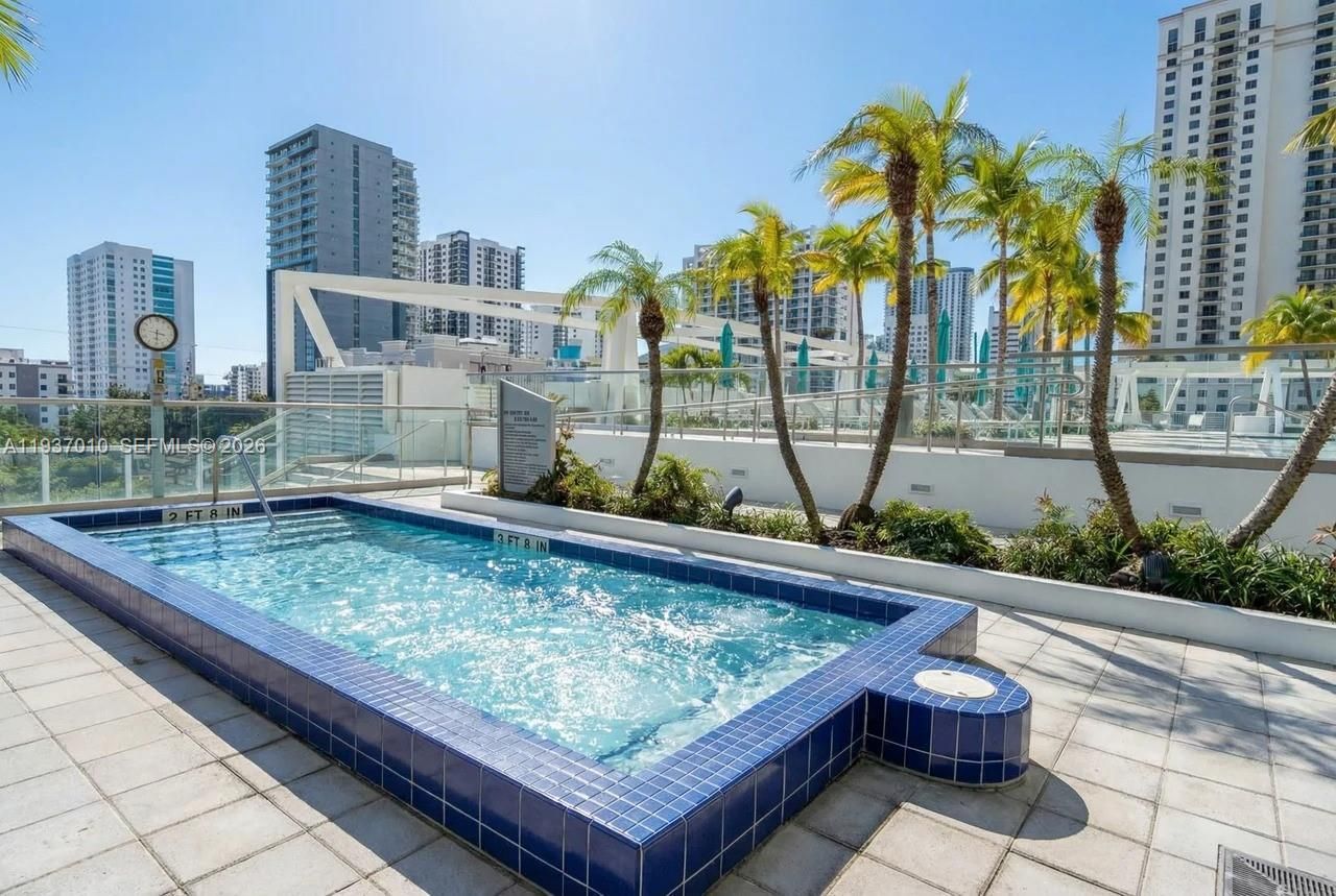 1111 SW 1st Ave, Unit 2420-N, Miami, FL 33130 Photo