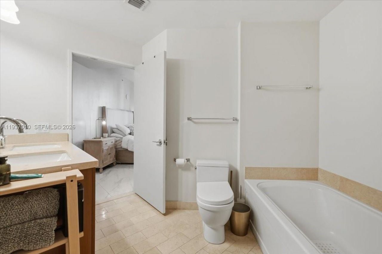 1111 SW 1st Ave, Unit 2420-N, Miami, FL 33130 Photo