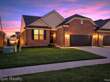 55638 Oak Pointe Drive, Utica, MI 48315