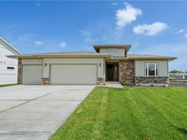 1413 N 163rd Street, Basehor, KS 66007