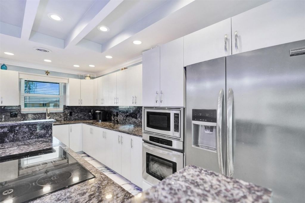 2330 NE 36th Street, Unit 9, Lighthouse Point, FL 33064 Photo