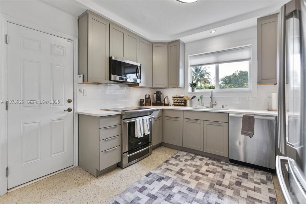 8700 N Miami Ave, El Portal, FL 33150 Photo